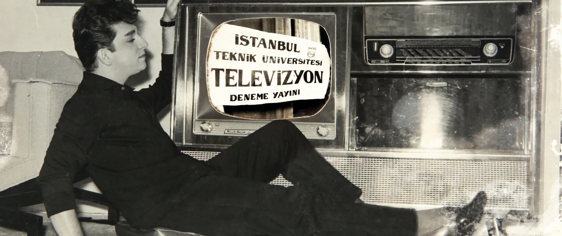 Zeki Müren gönüllü olarak İTÜ TV reklamı yaparken Zeki Müren gönüllü olarak İTÜ TV reklamı yaparken