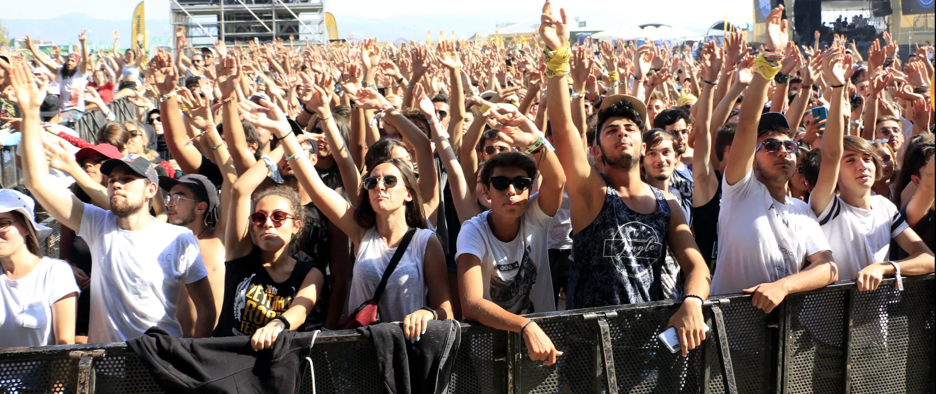 ZEYTİNLİ ROCK FESTİVALİ (FOTOĞRAF: DEPO PHOTOS)  ZEYTİNLİ ROCK FESTİVALİ