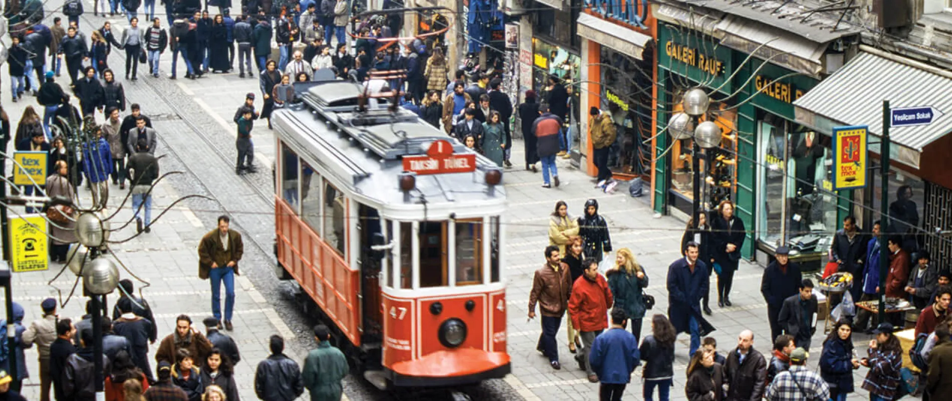 1990’LARDA İSTİKLAL CADDESİ (FOTOĞRAF: DEPO PHOTOS)