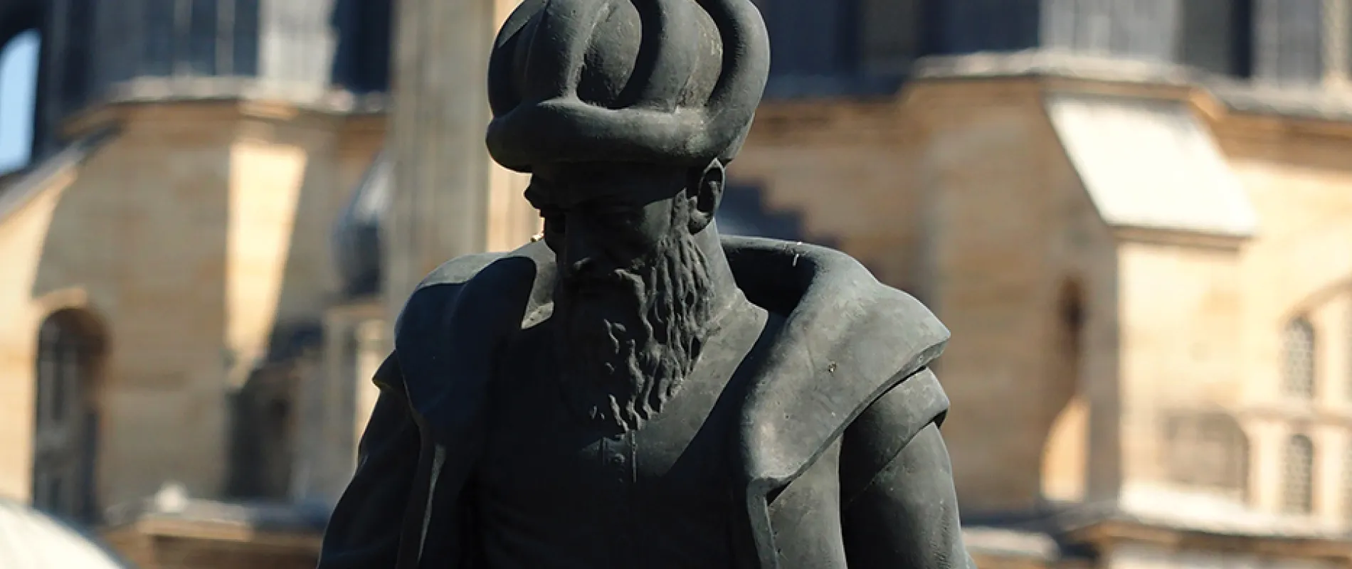 MİMAR SİNAN HEYKELİ VE ARKASINDA SELİMİYE CAMİİ, EDİRNE (FOTOĞRAF: DEPO PHOTOS)