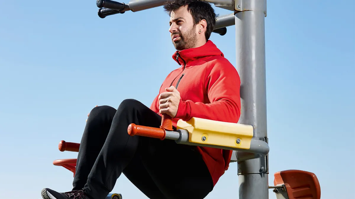 Dizleri göğse çekme hareketi