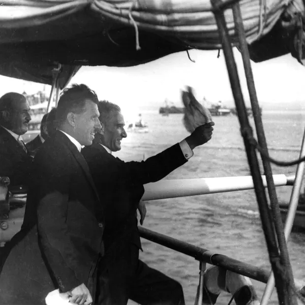 1 Temmuz 1927, Atatürk 8 yıl aradan sonra İstanbul'da