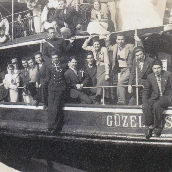 68 numaralı Güzelhisar vapuru ve güzel yolcuları