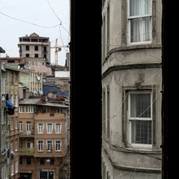 Kalbim Ayna Gibi Boş - İstanbul Bölümü, Tarlabaşı'nda