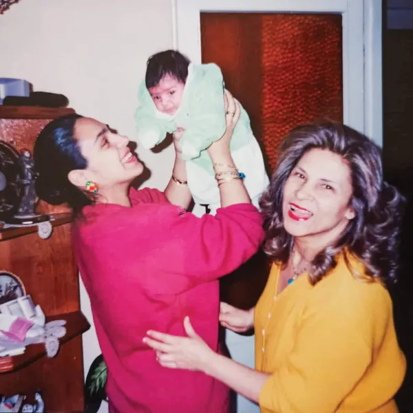 Ailenin üç nesil kadınları: Anneanne Sevtap, anne Serap, kız Dilara