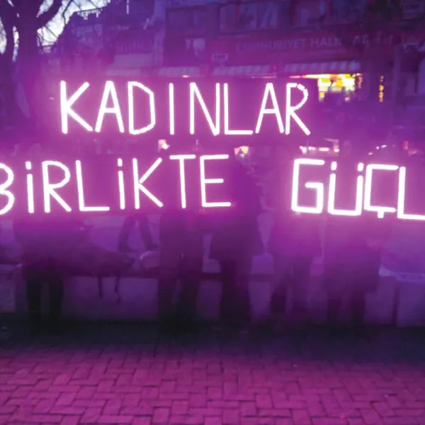 Mor Çatı 1990 yılından bu yana aktif