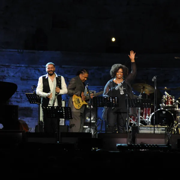Hüsnü Şenlendirici ve Dianne Reeves (Fotoğraf: Mahmut Ceylan)