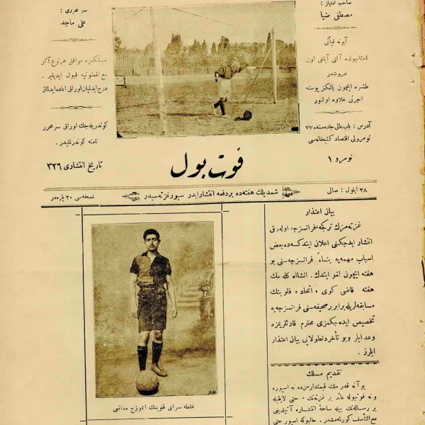 FUTBOL MECMUASININ İLK SAYISININ KAPAĞI. DÖNEMİN BÜYÜK FUTBOLCUSU GALATASARAYLI HASAN BASRİ BEY BİR SPOR MECMUASININ KAPAĞINDA YER ALAN İLK SPORCU OLMUŞTU