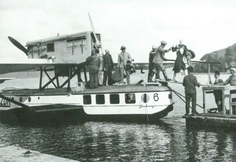 Büyükdere, 1926-1946 yılları arasında deniz uçaklarının inip kalktığı bir "havalimanına" ev sahipliği yapıyordu (Fotoğraf: Görmediğimiz Türkiye - National Geographic)