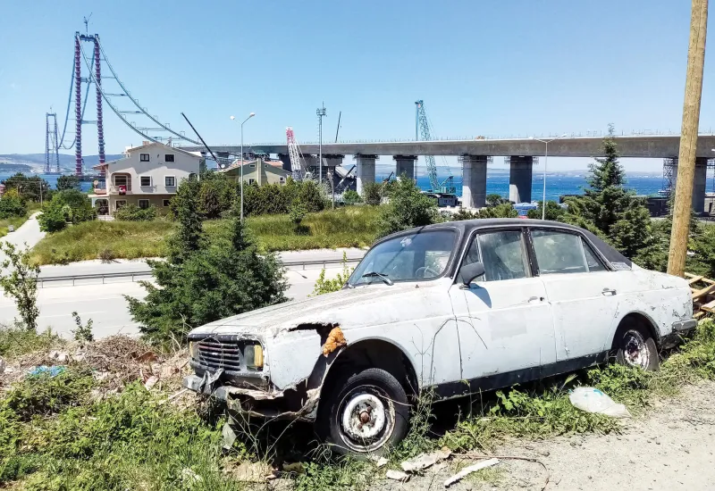 Çanakkale Lapseki'de kaderine terk edilmiş bir Anadol (Fotoğraf: Serdar Ateşer)