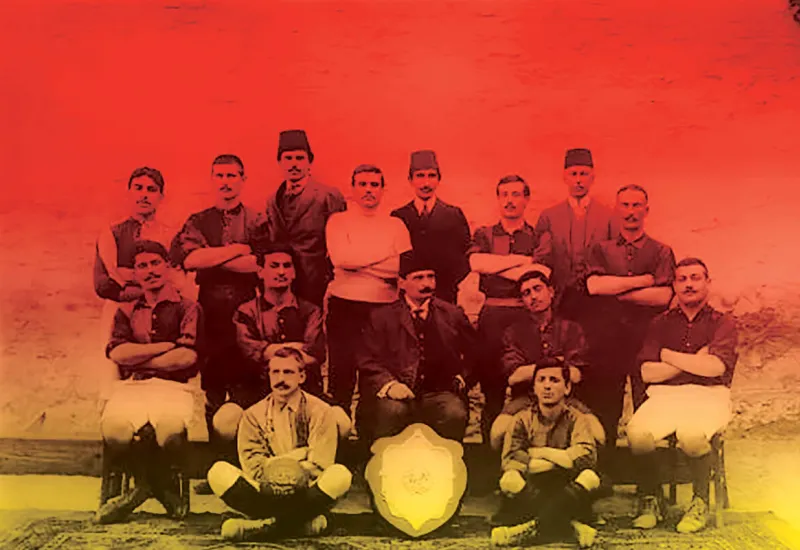 Galatasaray ve Fenerbahçe kulüpleri futbol takımları 17 Ocak 1909 tarihinde ilk kez karşı karşıya geldiler