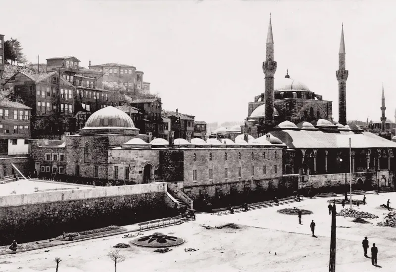 ÜSKÜDAR MİHRİMAH SULTAN MEDRESESİ VE MEYDANI, 1950'LER (İBB KÜLTÜR AŞ ARŞİVİ) 