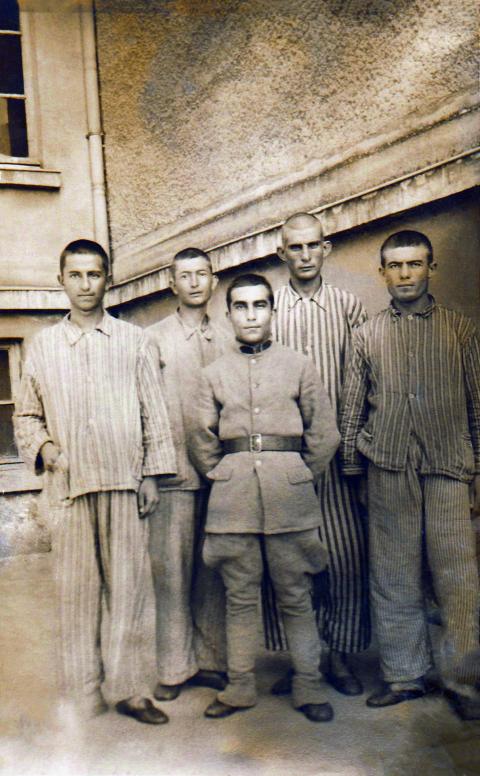 Hastanede hatıra pozu... 1940'lı yıllarda askerler hastanede