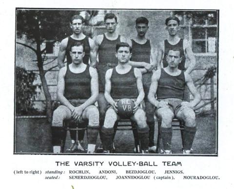 Robert Kolej Voleybol Takımı, 1926 (Columbia Üniversitesi Robert Kolej Arşivi) Robert Kolej Voleybol Takımı, 1926 (Columbia Üniversitesi Robert Kolej Arşivi)