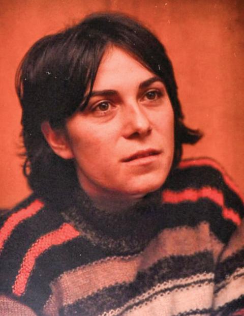 Latife Tekin, 1983. "Basında çıkan ilk fotoğrafım" diyor bu kare için. Duygu Asena'nın kendisiyle Kadınca dergisi için yaptığı röportajdan Latife Tekin, 1983. "Basında çıkan ilk fotoğrafım" diyor bu kare için. Duygu Asena'nın kendisiyle Kadınca dergisi için yaptığı röportajdan