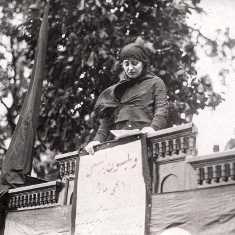 15 Mayıs 1919’da İzmir’in işgalini izleyen günlerde İstanbul’da düzenlenen protesto mitinglerinde konuşmacıların çoğu kadındı. Halide Edib, bu mitinglerin en ünlü hatibiydi