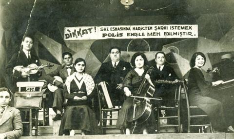 Hâfız Burhan (ortada). (Fotoğraf: Gökhan Akçura Arşivi)