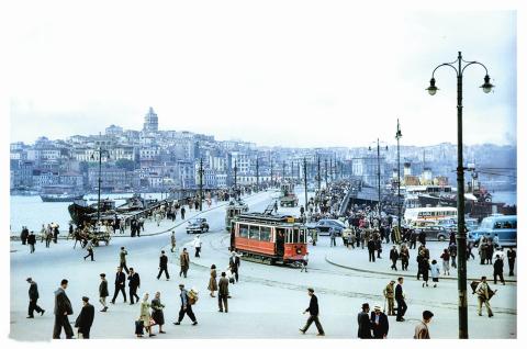 KAYNAK: BİR VARMIŞ, BİR YOKMUŞ-NATIONAL GEOGRAPHIC FOTOĞRAFLARIYLA, İŞ BANKASI İŞ BANKASI YAYINLARI, 2000