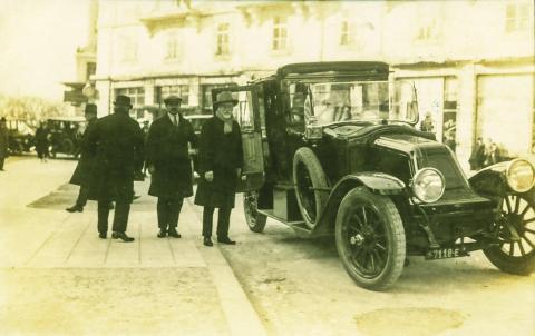 İSTANBUL’DA İLK ZAMANLAR OTOMOBİL ALMAK VE KULLANMAK İÇİN İZİN GEREKİYORDU