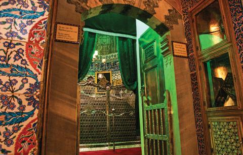 EYÜP SULTAN TÜRBESİ, ZİYARET AKININA UĞRAYAN TÜRBELERDEN…