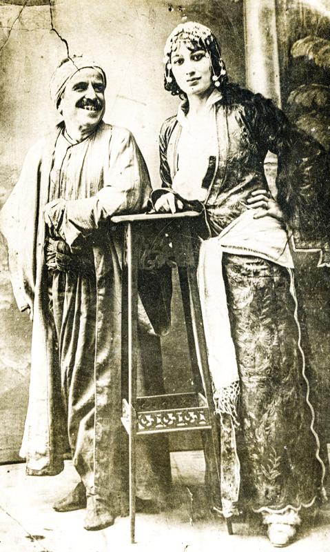 DÖNEMİN TANINMIŞ TİYATROCULARINDAN AHMET FEHİM VE NUVART HANIM